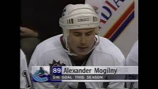 Throwback Alexander Mogilny Beats Osgood on a Penalty Shot Dec 1 1997 FSDET [upl. by Haag644]