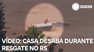 Vídeo casa desaba durante resgate e morador é levado por correnteza no RS [upl. by Ecam]