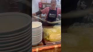 The aunt who makes Shaanxi trousers noodles can fill you up with just two noodles [upl. by Urian]