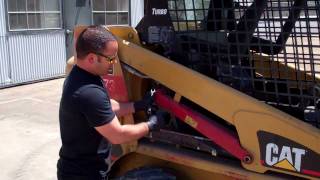 Raise and Lower Lift Arms on Cat 226B Skid Steer Loader [upl. by Atnohsal]