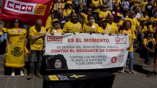 Centenares de trabajadores de Correos se concentran en Barcelona dentro de la huelga general [upl. by Sweet295]