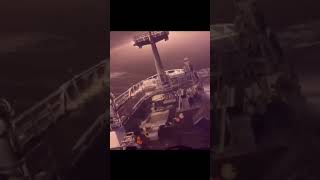 enormes olas de mas de 20 metros captadas en video haciendo temblar a los enormes barcos en altamar [upl. by Hailahk466]