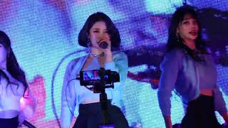 220205 걸크러쉬 Girl Crush 보미 난 예술이야 커버 신촌 거리노래방 축하무대 직캠Fancam [upl. by Amat]