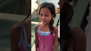 niña malcriada rompe el celular de la hija de la empleada [upl. by Domel]