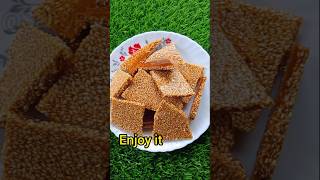 Til Chikki Recipe tilchikki khajarecipe sweets easyrecipe shorts youtubeshorts pujospecial [upl. by Tahpos212]