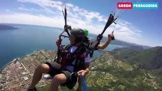 Martina amp Matteo 14716 Parapendio Biposto Lago di Garda  Toscolano Maderno  Salò [upl. by Wengert]