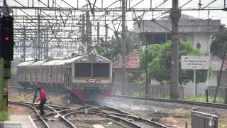 KRL JABODETABEK seriKL3 Rheostatik di stasiun Bekasi [upl. by Attennhoj]