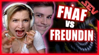 LOL Freundin spielt FNAF 😱 [upl. by Aramak960]