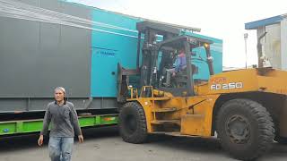 handling genset silent 2000 kva 1 kontainer [upl. by Ettenay]