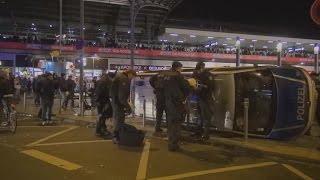 Schwere Ausschreitungen durch Hooligans in Köln  48 Verletzte Polizisten am 26102014  OTon [upl. by Anny]