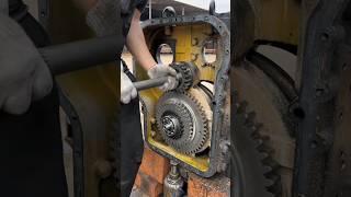 Cat transmission gearbox cat automobile gearbox shorts shots [upl. by Ahsyen72]