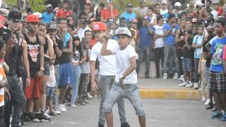 Batalla De Gallos Dembow  Vídeo Oficial Bailando Dembow 2014 [upl. by Lhadnek]