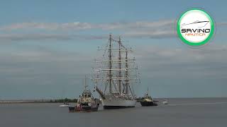 La Fragata ARA LIBERTAD regresa toda la maniobra vista desde el muelle y desde el Remolcador [upl. by Errot]