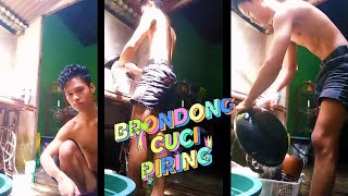 BRONDONG GANTENG SISPACK CUCI PIRING [upl. by Airehc]