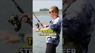 SPEKTAKEL Met TOPWATERS vissen op ZEEBAARS shorts [upl. by Coray]