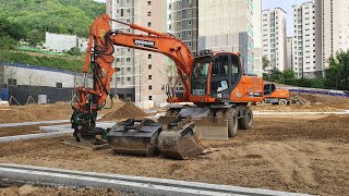 틸트로테이터 굴착기 그레이딩 빔 작업 tiltrotator excavator grading beam work [upl. by Lletniuq859]