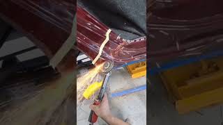 Cutting the RockerPanel off this Honda to weld a new section on autobody collision bodywork [upl. by Lesh]