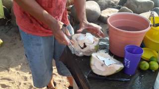 Coco preparado en Playa La Chacala Nayarit México [upl. by Godfry779]