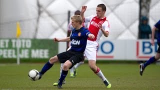 Ajax B1 wint ook van Manchester United [upl. by Imelda603]