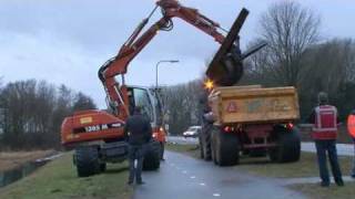 Forse schade bij ongeval op de Zomerdijk Meppel [upl. by Yeliw]