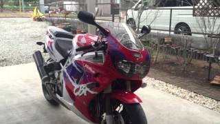 CBR900RRエンジン始動動画 [upl. by Lynus]