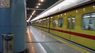 广州地铁列车开出东山口站 A Guangzhou Metro train departs from Dong Shan Kou Station [upl. by Lekim86]