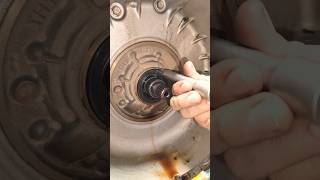 Change new gear oil sealتبدیل صوفه قير آماميautomobileاكسبلورshortvideotrendingusacarusa [upl. by Eilhsa]