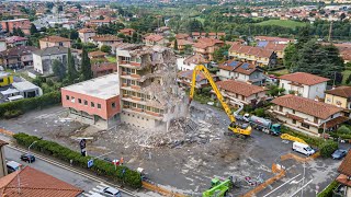 Villa d’Almè la demolizione dell’ex albergo Emiliano  6 settembre 2024 [upl. by Fosque]