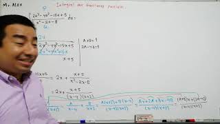 Integral por fracciones parciales y división S 2x34x215x5x22x8 dx [upl. by Elsi]