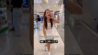 Marcela Jardim quase caiu no meio do shopping shortsviral [upl. by Cochrane]