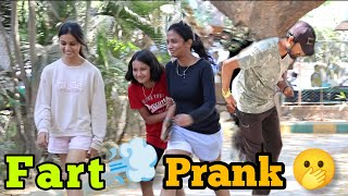 ಹೂಸು ಬಿಡುವ ತಮಾಷೆ 🤪 🤣 Fart Prank on public 🤪🤣  Nanu Tharle  kannada prank [upl. by Ellivnarg]