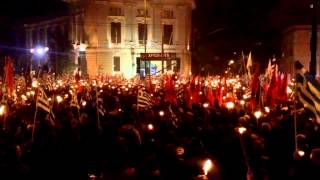 30000 neonazis realizan un desfile con antorchas en Atenas Grecia [upl. by Lamar348]