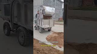 Selfshovel selfloading and dumping integrated vehicle small loader farm special shovel [upl. by Loseff]