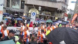 SportScheck Stadtlauf München 2014 Start Halbmarathon 2 Gruppe  Marienplatz [upl. by End680]