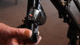 Instructievideo  BerkelBike  Afstellen 8speed Shimano Alfineversnelling duimschakelaar [upl. by Enelrahc]