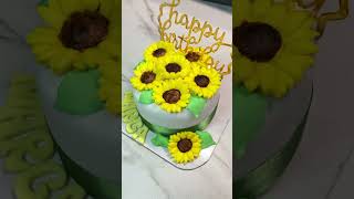 Sunflower fondant cake customizedcake sunflowers fondant [upl. by Jacinthe847]