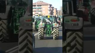 Protesta degli agricoltori oltre 500 trattori bloccano la circolazione a Pavia shorts news [upl. by Crispin]