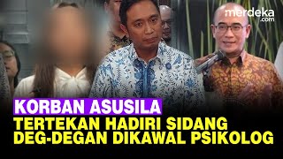 Kondisi Tertekan Korban Asusila Ketua KPU Nekat Hadiri Sidang Dikawal Psikolog [upl. by Bertina]