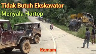 Heboh Pasukan Mobil Hartop Mengevakuasi Truck Trailer Muatan Alat Berat yang Terperosok [upl. by Adamok]