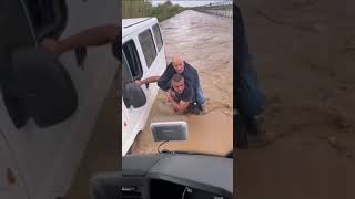 Maltempo a Lamezia anziano salvato dai vigili in mezzo al fango news maltempo alluvione [upl. by Alameda633]