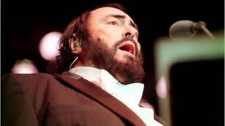 8 PAVAROTTI sings DONIZETTIs Tu che a dio spiegasti [upl. by Amiel]