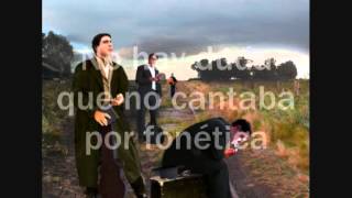 Gardel canta y habla en francés [upl. by Atirabrab]