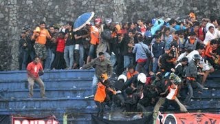 Kerisuhan Suporter Persija VS Persib [upl. by Ennaeirrac]