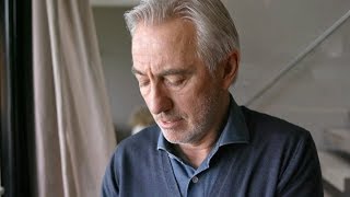 Van Marwijk krijgt het moeilijk bij beelden WKfinale  SHIRTJE RUILEN [upl. by Lita608]