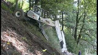 Menzi Muck A91 im Steilhang beim Leitungsbau  Line laying on steep slope [upl. by Bebe]