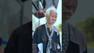 Brave homeless old man catches thief KINDNESS MAN kindness homeless goodperson help oldman [upl. by Lirrad204]