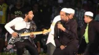 Ustaz Azhar Idrus dan Zizan Raja Lawak  Countdown 2012 Part 9 [upl. by Fillian720]