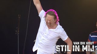 Van Dik Hout  Stil In Mij Live op Concert at SEA 2018 [upl. by Aicel]