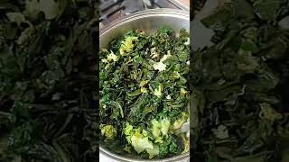 Cavolo nero e verza ripassati direttamente in padella con un fondo di metà Ghee e metà olio di cocco [upl. by Pejsach]