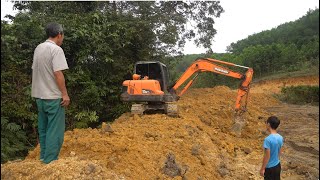 Crawler excavator digs fish pond  Building pond banks  Luu and phuc build new life  Farm off grid [upl. by Yotal]